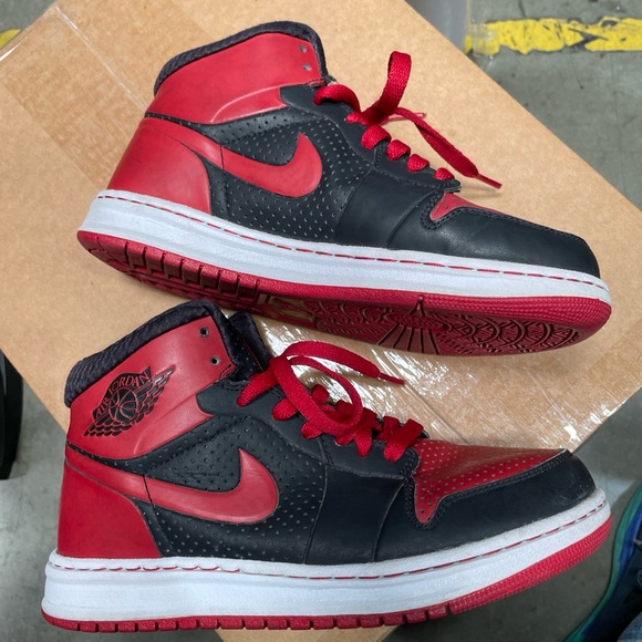 Jordan 1 High Alpha Chicago Bulls Size 4.5Y 2009